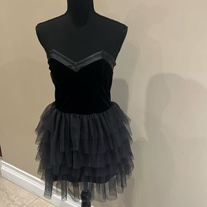 Velvet & tulle strapless minidress